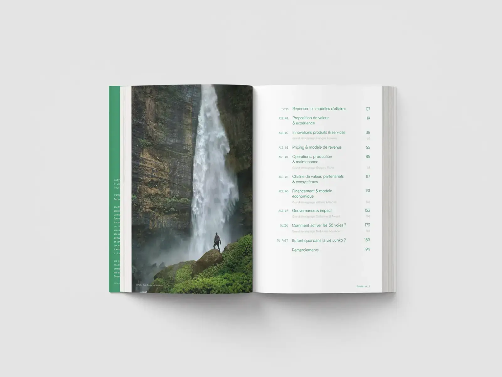 Double-page spread of the JK-Pathfinder book: the table of contents, with its 7 axes and the guide, facing a waterfall photograph.